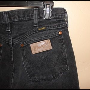 Vintage Wrangler Relaxed Fit Raw Hem Jeans